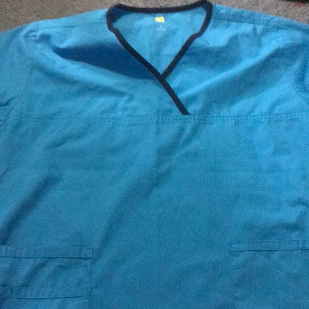 Set of large wink scrubs